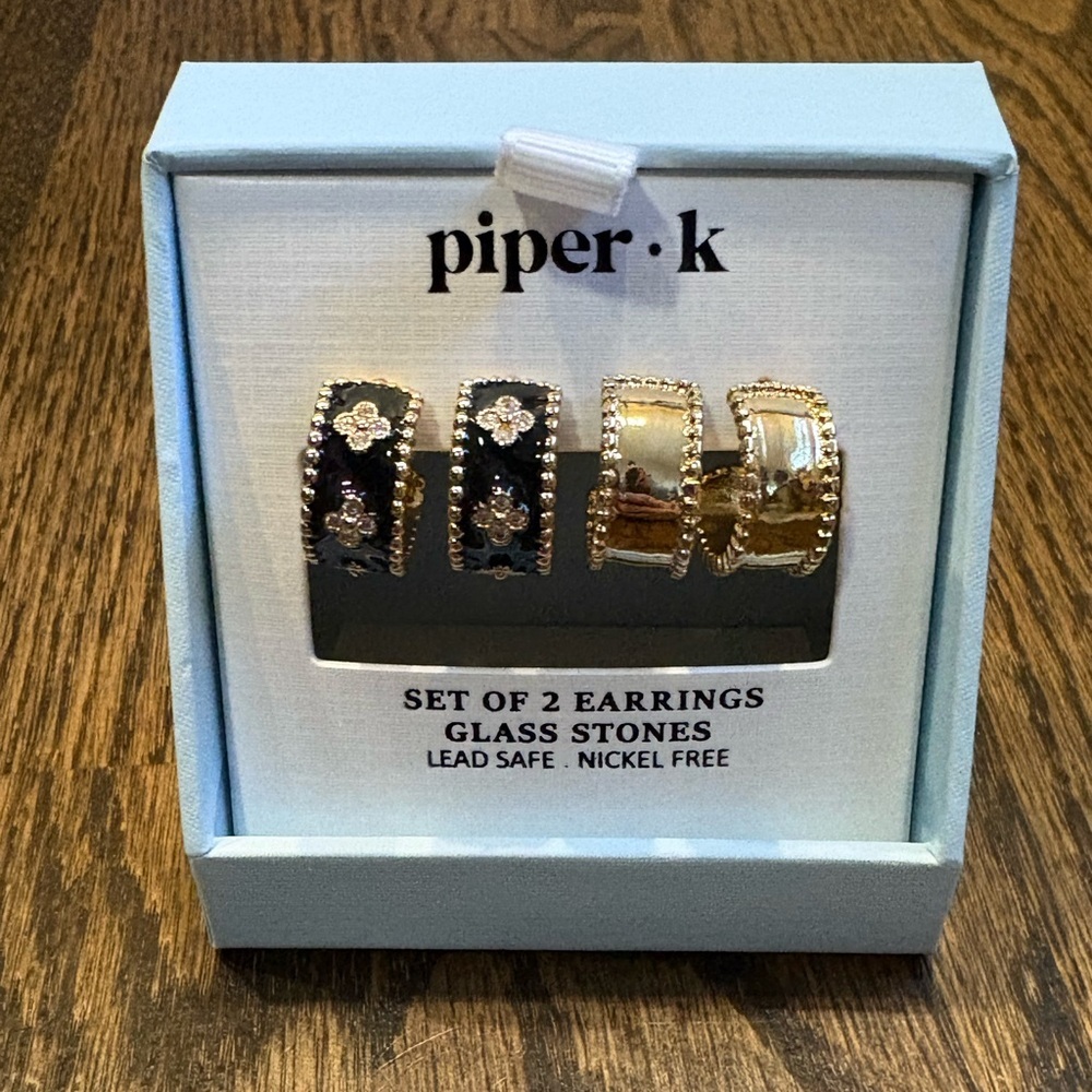 Set of 2 Hoop Earrings, black and gold